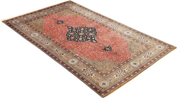 Qom Persian Rug 140 × 225 cm, Silk, hand-knotted — view 4