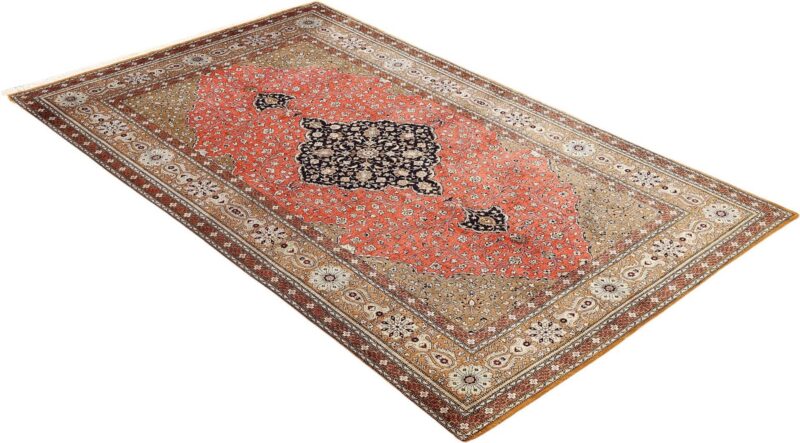 Qom Persian Rug 140 × 225 cm, Silk, hand-knotted — view 4