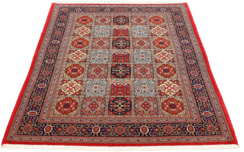 Qom Persian Rug 148 × 201 cm, Wool and Silk, hand-knotted — view 2 Qom Persian Rug 148 × 201 cm, Wool and Silk, hand-knotted — view 2