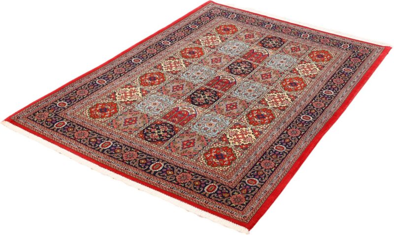 Qom Persian Rug 148 × 201 cm, Wool and Silk, hand-knotted — view 3 Qom Persian Rug 148 × 201 cm, Wool and Silk, hand-knotted — view 3