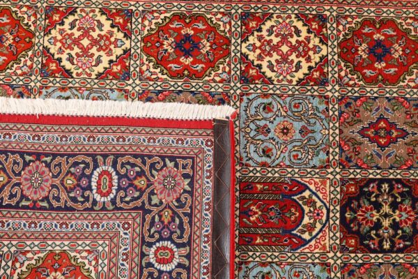 Qom Persian Rug 148 × 201 cm, Wool and Silk, hand-knotted — view 7 Qom Persian Rug 148 × 201 cm, Wool and Silk, hand-knotted — view 7