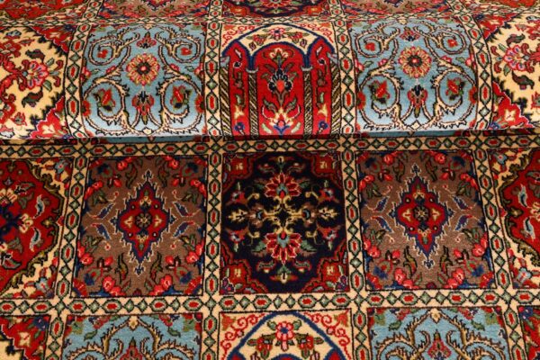 Qom Persian Rug 148 × 201 cm, Wool and Silk, hand-knotted — view 8 Qom Persian Rug 148 × 201 cm, Wool and Silk, hand-knotted — view 8