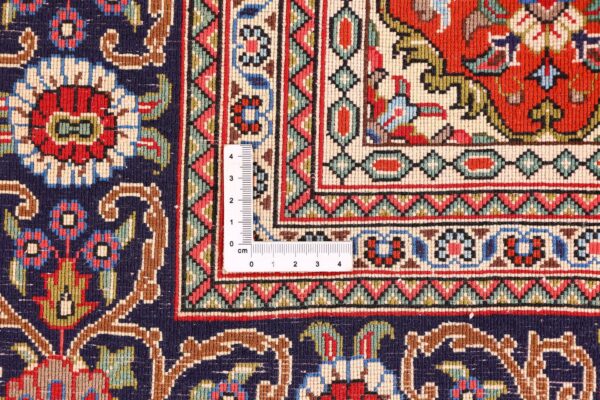 Qom Persian Rug 148 × 201 cm, Wool and Silk, hand-knotted — view 9 Qom Persian Rug 148 × 201 cm, Wool and Silk, hand-knotted — view 9