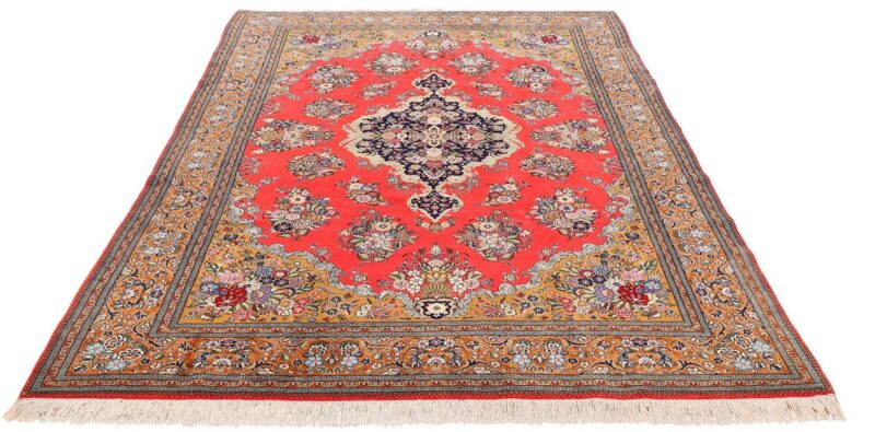 Qom Persian Rug 218 × 335 cm, Wool and Silk, hand-knotted — view 4