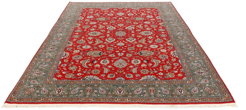 Qom Persian Rug 246 × 325 cm, Wool and Silk, hand-knotted — view 2 Qom Persian Rug 246 × 325 cm, Wool and Silk, hand-knotted — view 2
