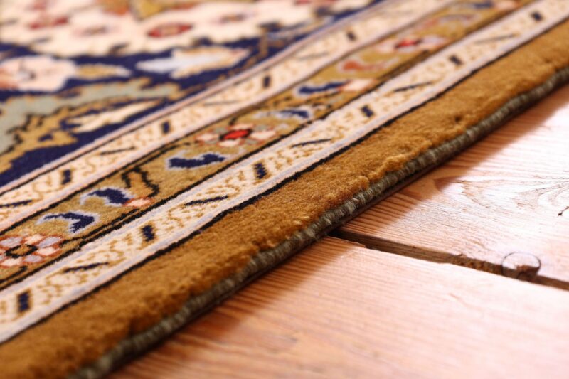 Qom Persian Rug 251 × 340 cm, Wool and Silk, hand-knotted — view 6 Qom Persian Rug 251 × 340 cm, Wool and Silk, hand-knotted — view 6