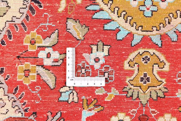 Qom Persian Rug 56 × 75 cm, Silk, hand-knotted, exclusive — view 7 Qom Persian Rug 56 × 75 cm, Silk, hand-knotted, exclusive — view 7