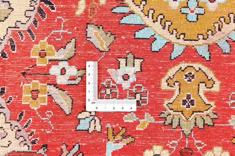 Qom Persian Rug 56 × 75 cm, Silk, hand-knotted, exclusive — view 7 Qom Persian Rug 56 × 75 cm, Silk, hand-knotted, exclusive — view 7