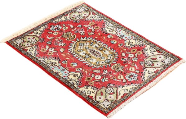 Qom Persian Rug 56 × 75 cm, Silk, hand-knotted, exclusive — view 4 Qom Persian Rug 56 × 75 cm, Silk, hand-knotted, exclusive — view 4