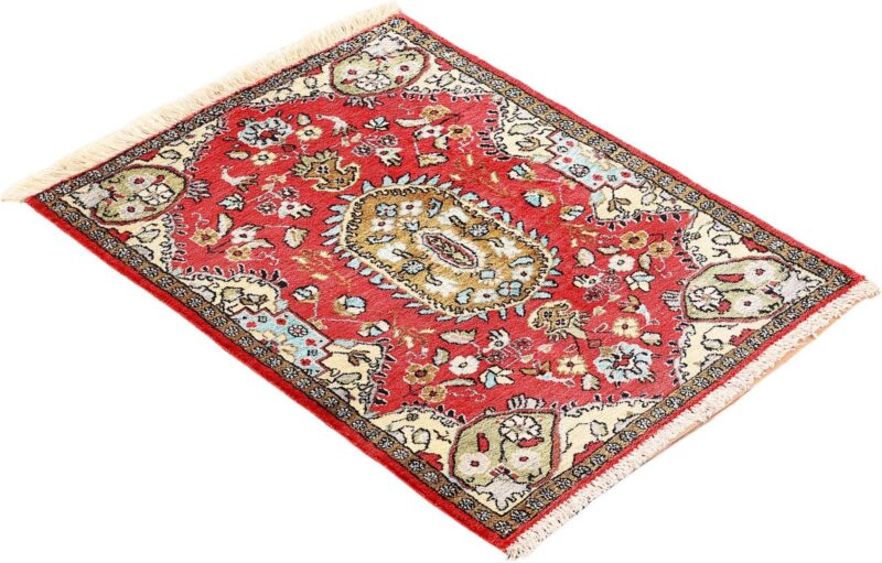 Qom Persian Rug 56 × 75 cm, Silk, hand-knotted, exclusive — view 4 Qom Persian Rug 56 × 75 cm, Silk, hand-knotted, exclusive — view 4