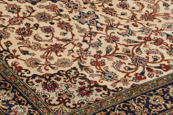 Qom Persian Rug 75 × 122 cm, Silk, hand-knotted — view 5