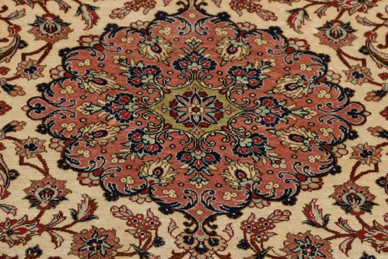 Qom Persian Rug 75 × 122 cm, Silk, hand-knotted — view 8