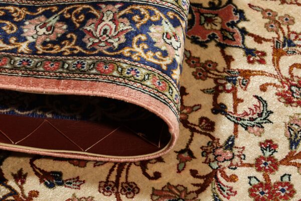 Qom Persian Rug 75 × 122 cm, Silk, hand-knotted — view 9