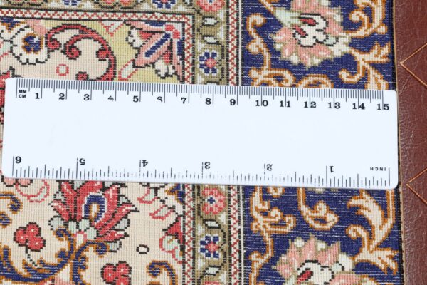 Qom Persian Rug 75 × 122 cm, Silk, hand-knotted — view 10
