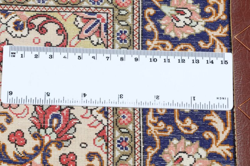 Qom Persian Rug 75 × 122 cm, Silk, hand-knotted — view 10