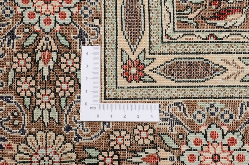 Qom Persian Rug 93 × 153 cm, Silk, hand-knotted — view 3