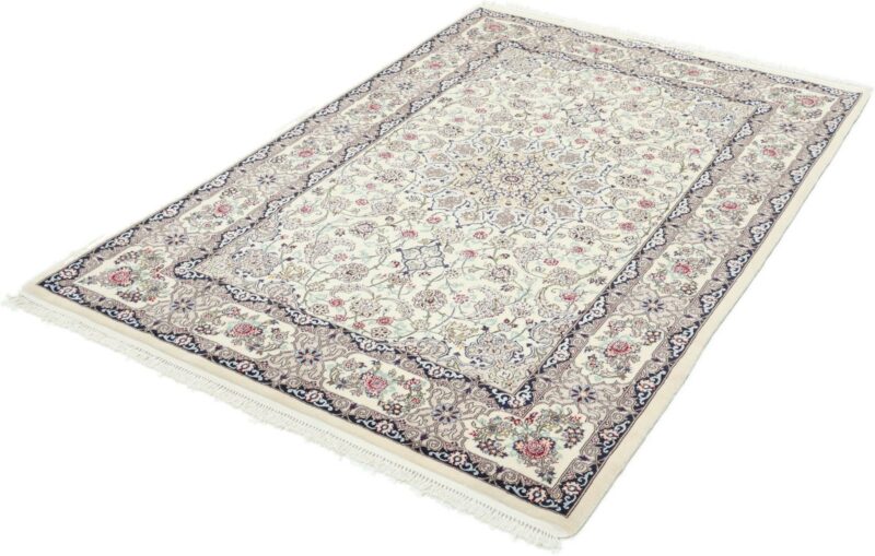 Isfahan Persian Rug 113 × 173 cm, Wool and Silk, hand-knotted — view 3