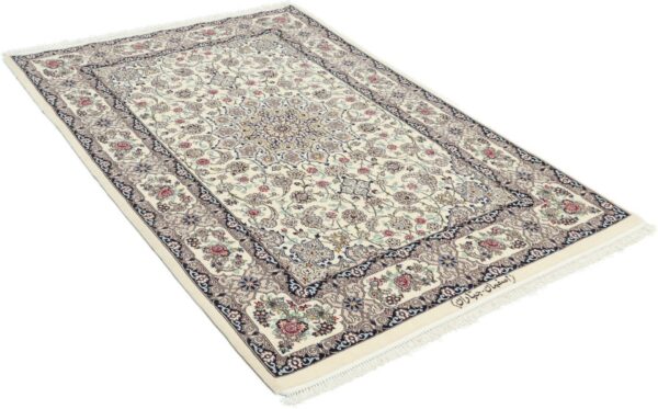 Isfahan Persian Rug 113 × 173 cm, Wool and Silk, hand-knotted — view 4