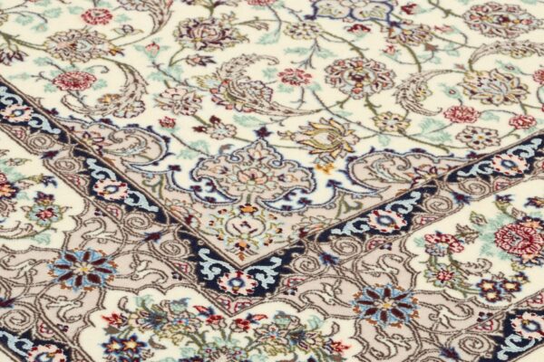 Isfahan Persian Rug 113 × 173 cm, Wool and Silk, hand-knotted — view 5