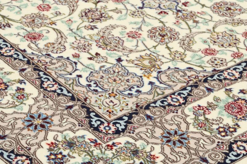 Isfahan Persian Rug 113 × 173 cm, Wool and Silk, hand-knotted — view 5