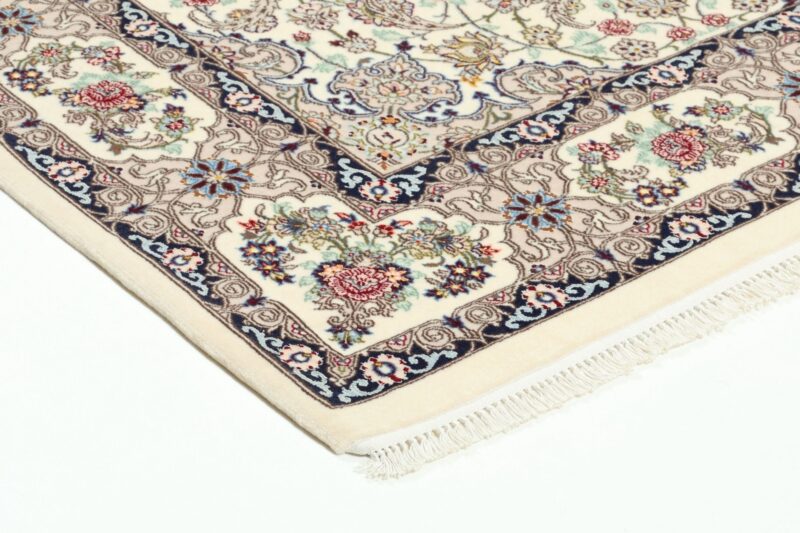 Isfahan Persian Rug 113 × 173 cm, Wool and Silk, hand-knotted — view 6
