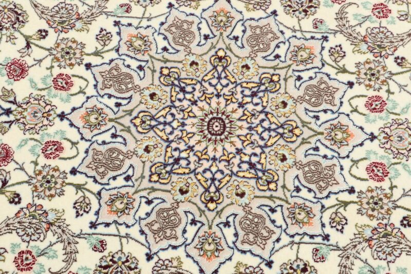 Isfahan Persian Rug 113 × 173 cm, Wool and Silk, hand-knotted — view 8