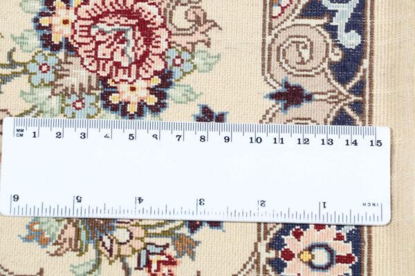 Isfahan Persian Rug 113 × 173 cm, Wool and Silk, hand-knotted — view 10