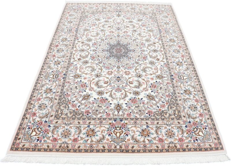 Isfahan Persian Rug 130 × 200 cm, Wool and Silk, hand-knotted — view 2
