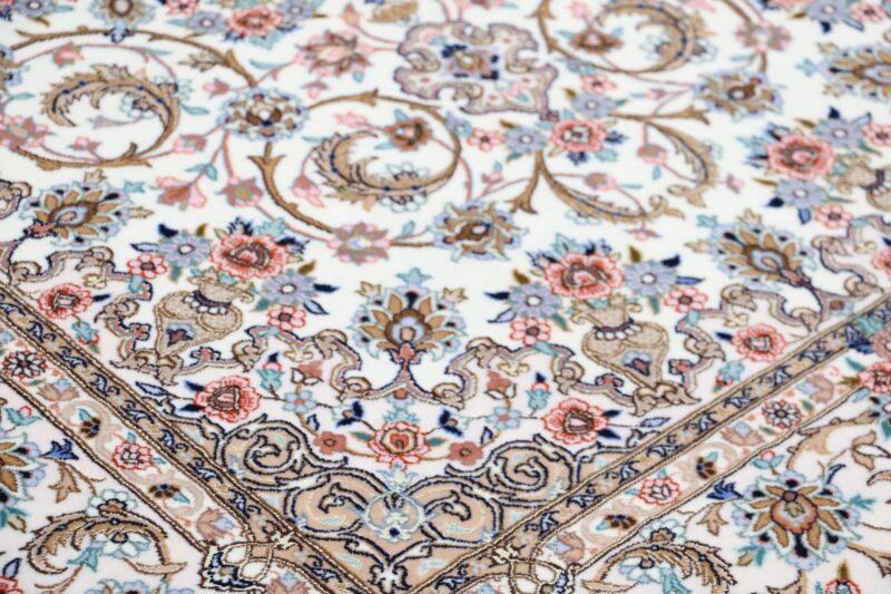 Isfahan Persian Rug 130 × 200 cm, Wool and Silk, hand-knotted — view 5