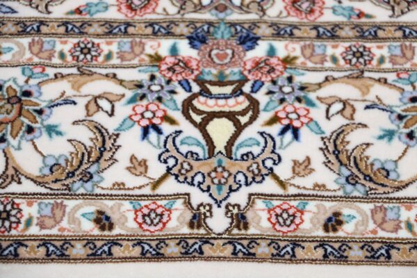 Isfahan Persian Rug 130 × 200 cm, Wool and Silk, hand-knotted — view 7