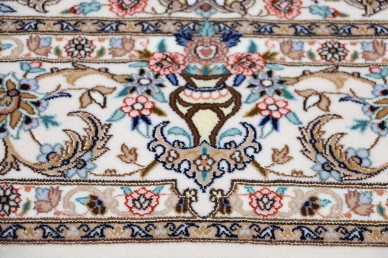 Isfahan Persian Rug 130 × 200 cm, Wool and Silk, hand-knotted — view 7