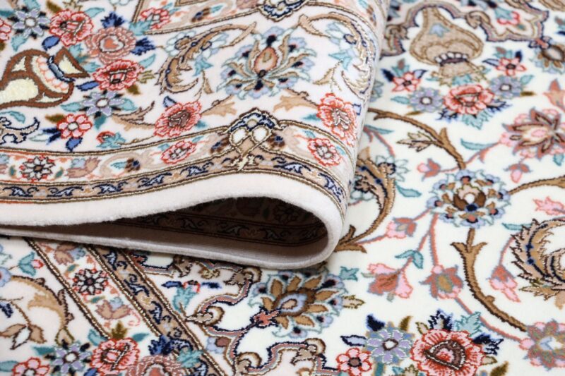 Isfahan Persian Rug 130 × 200 cm, Wool and Silk, hand-knotted — view 10