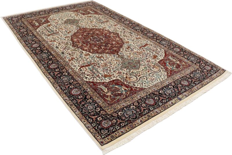 Isfahan Persian Rug 140 × 230 cm, Wool and Silk, hand-knotted — view 4