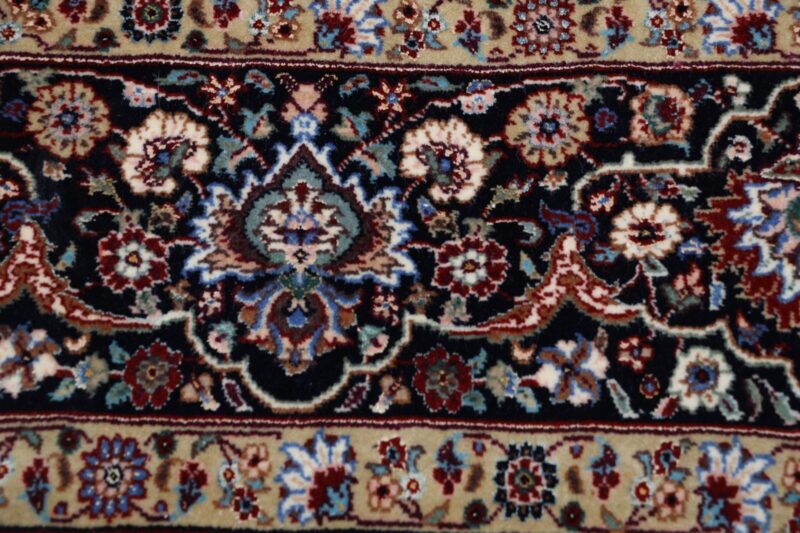 Isfahan Persian Rug 140 × 230 cm, Wool and Silk, hand-knotted — view 8