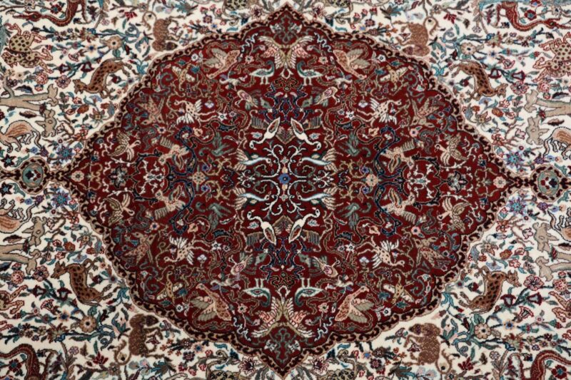 Isfahan Persian Rug 140 × 230 cm, Wool and Silk, hand-knotted — view 9