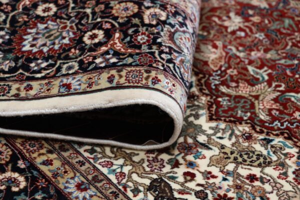 Isfahan Persian Rug 140 × 230 cm, Wool and Silk, hand-knotted — view 10