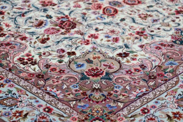 Isfahan Persian Rug 145 × 235 cm, Wool and Silk, hand-knotted — view 5