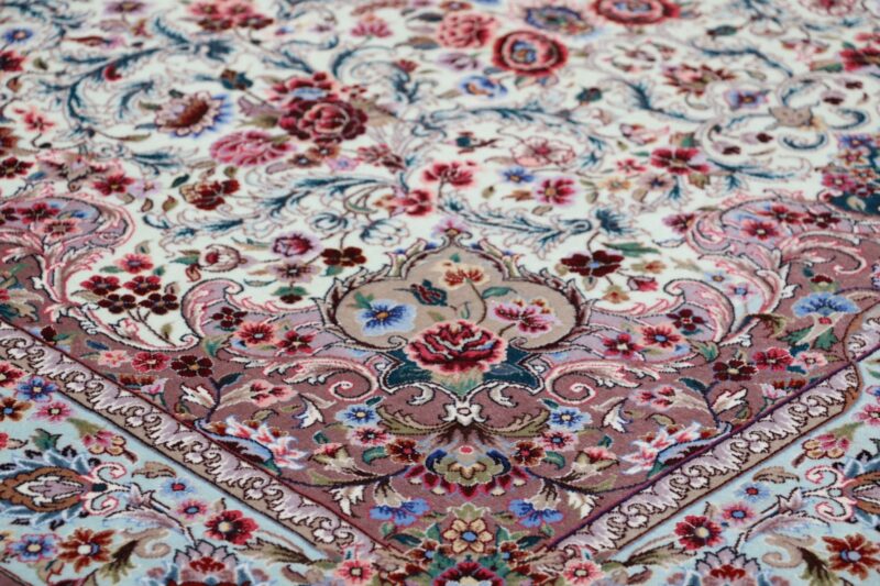 Isfahan Persian Rug 145 × 235 cm, Wool and Silk, hand-knotted — view 5