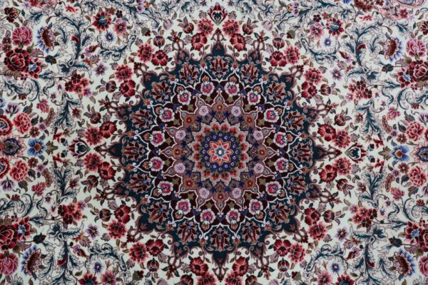 Isfahan Persian Rug 145 × 235 cm, Wool and Silk, hand-knotted — view 9
