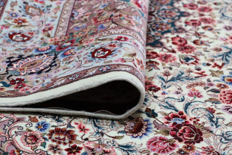 Isfahan Persian Rug 145 × 235 cm, Wool and Silk, hand-knotted — view 10