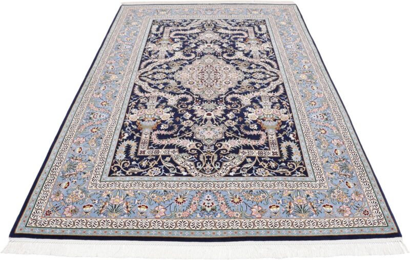 Isfahan Persian Rug 147 × 230 cm, Wool and Silk, hand-knotted — view 2