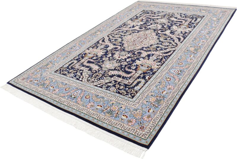 Isfahan Persian Rug 147 × 230 cm, Wool and Silk, hand-knotted — view 3