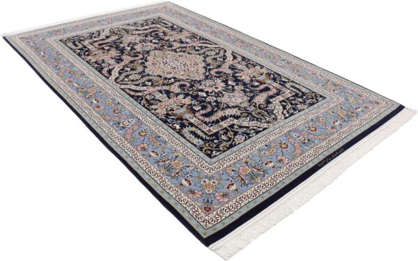 Isfahan Persian Rug 147 × 230 cm, Wool and Silk, hand-knotted — view 4