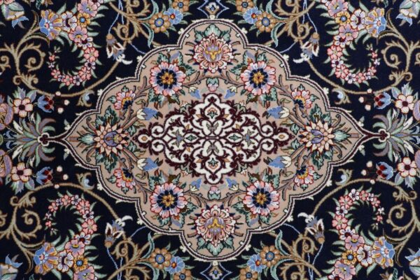 Isfahan Persian Rug 147 × 230 cm, Wool and Silk, hand-knotted — view 9