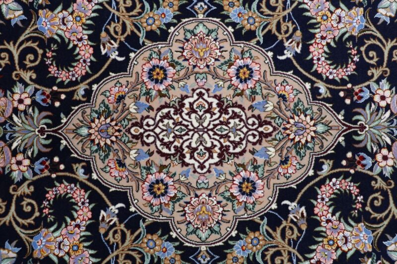 Isfahan Persian Rug 147 × 230 cm, Wool and Silk, hand-knotted — view 9