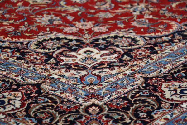 Isfahan Persian Rug 170 × 255 cm, Wool and Silk, hand-knotted — view 5