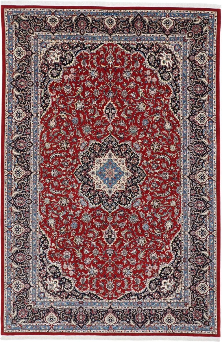 Isfahan Persian Rug 170 × 255 cm, Wool and Silk, hand-knotted