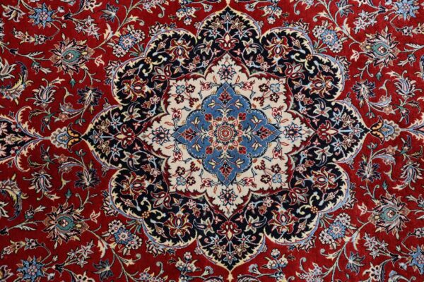 Isfahan Persian Rug 170 × 255 cm, Wool and Silk, hand-knotted — view 9