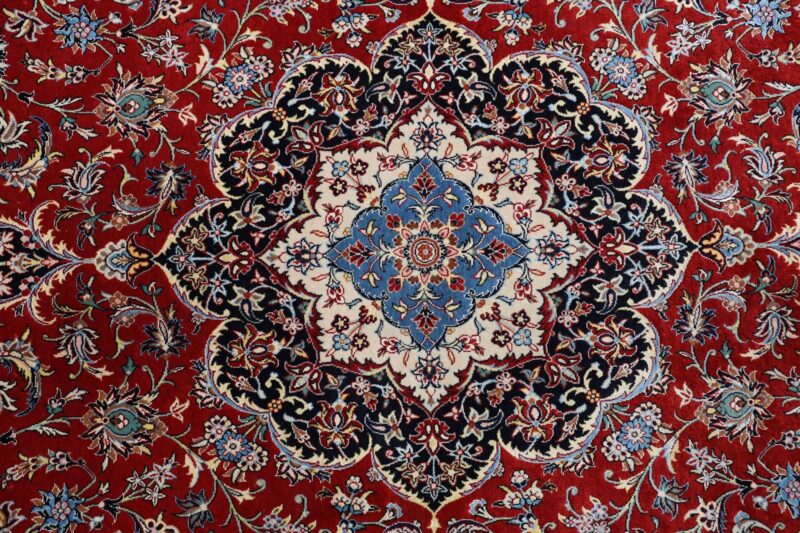 Isfahan Persian Rug 170 × 255 cm, Wool and Silk, hand-knotted — view 9