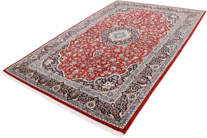 Isfahan Persian Rug 170 × 256 cm, Wool and Silk, hand-knotted — view 3